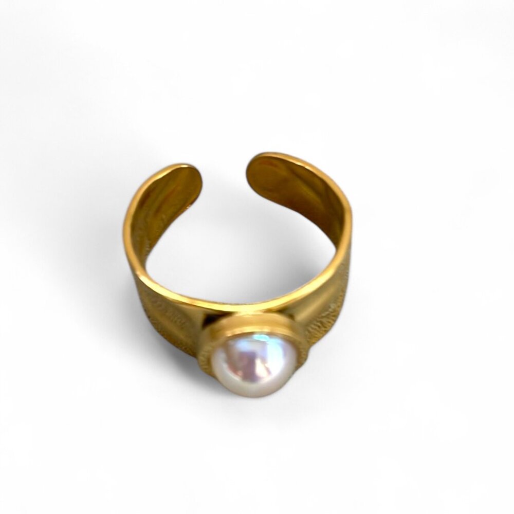 NWOT Adjustable Gold Tone Stainless Steel Ring with Opalescent Stone Size 7